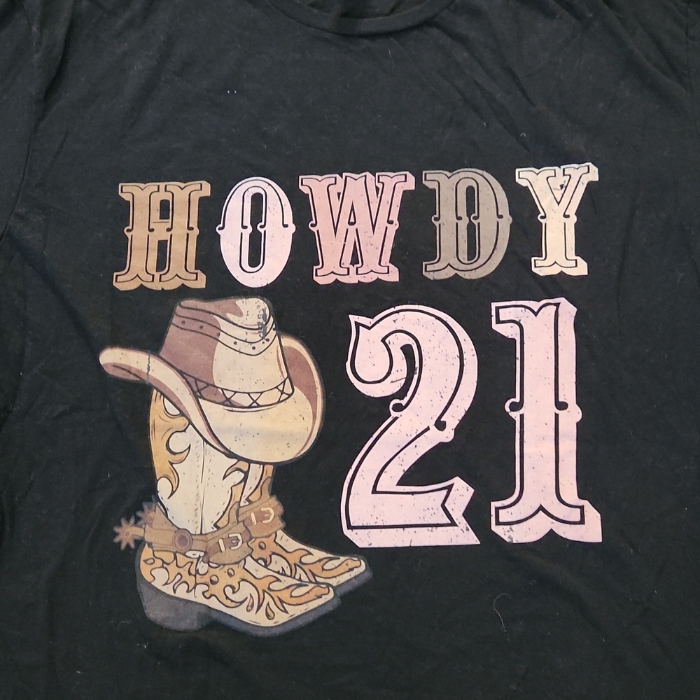 Gildan 'Howdy 21' Graphic T-Shirt - Picture 3 of 5